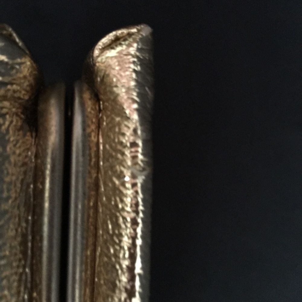 Vintage gold foil clutch purse with kiss lock - Picture 4 of 4